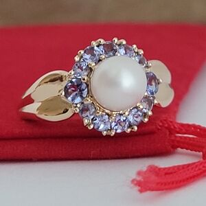 ❤️14k Size 7 Lovely Solid Yellow Gold Fresh-Water Pearl and Tanzanite Ring!